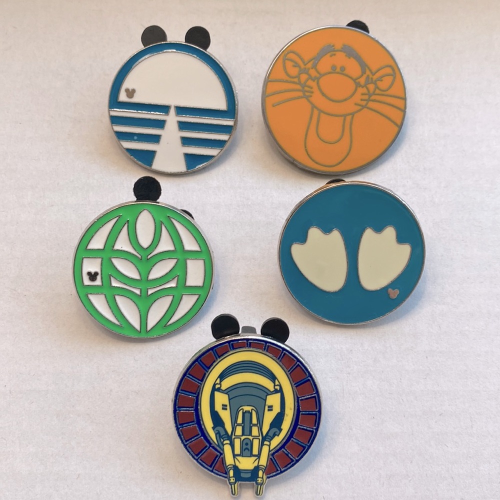 Disney pin set